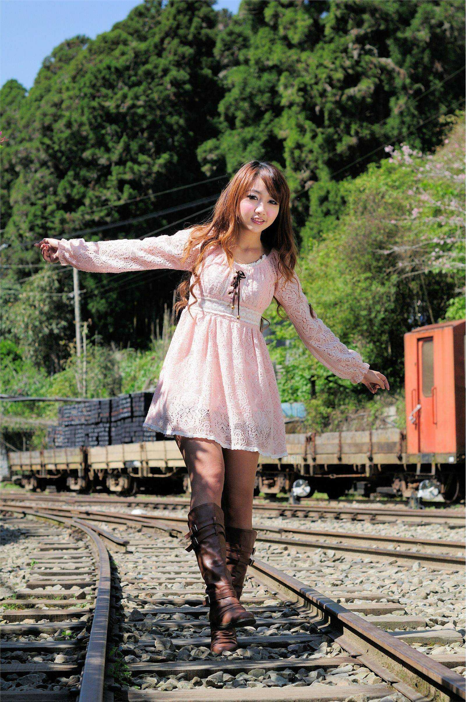 2012 LinLin 阿里山奋起湖　国产模特美女图片